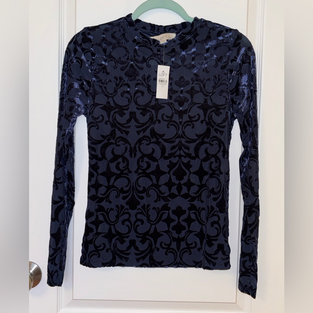 ⭐️LOFT Mosaic Velvet Tee M NWT⭐️